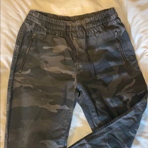 Aritzia TNA Dark Camo Jogger Pants